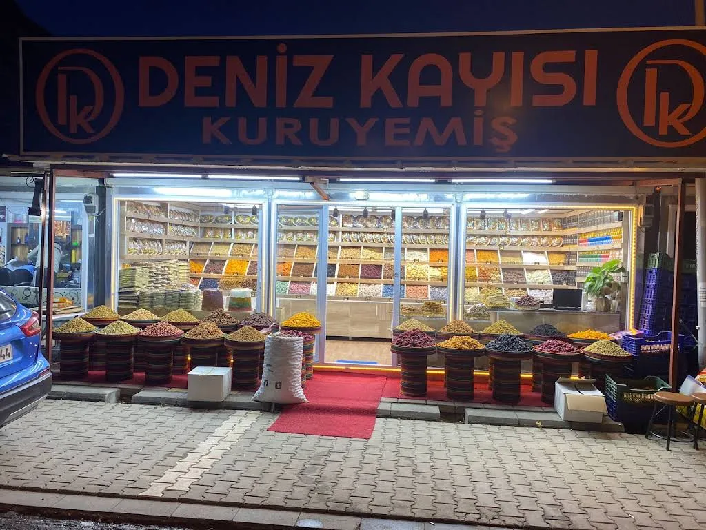 Deniz Kayısı Mağaza Dış Görünüm - Kuruyemiş Dükkanı